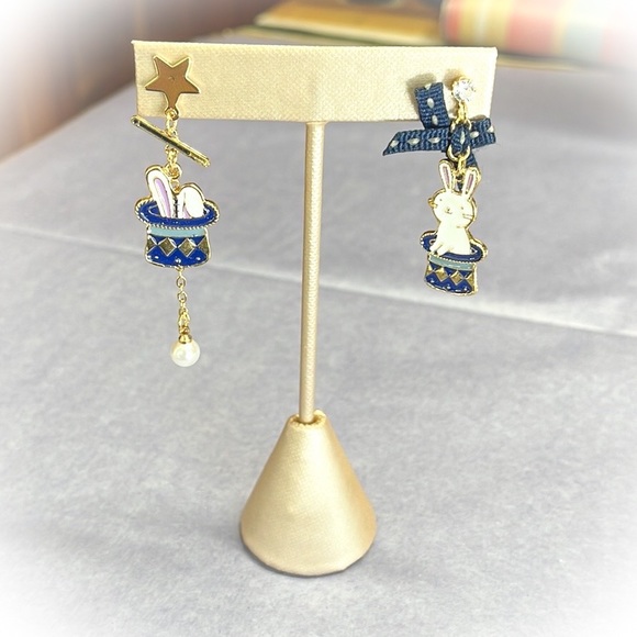 💕Fun Novelty Earrings Magician Rabbit & Hat💕 - Picture 4 of 4